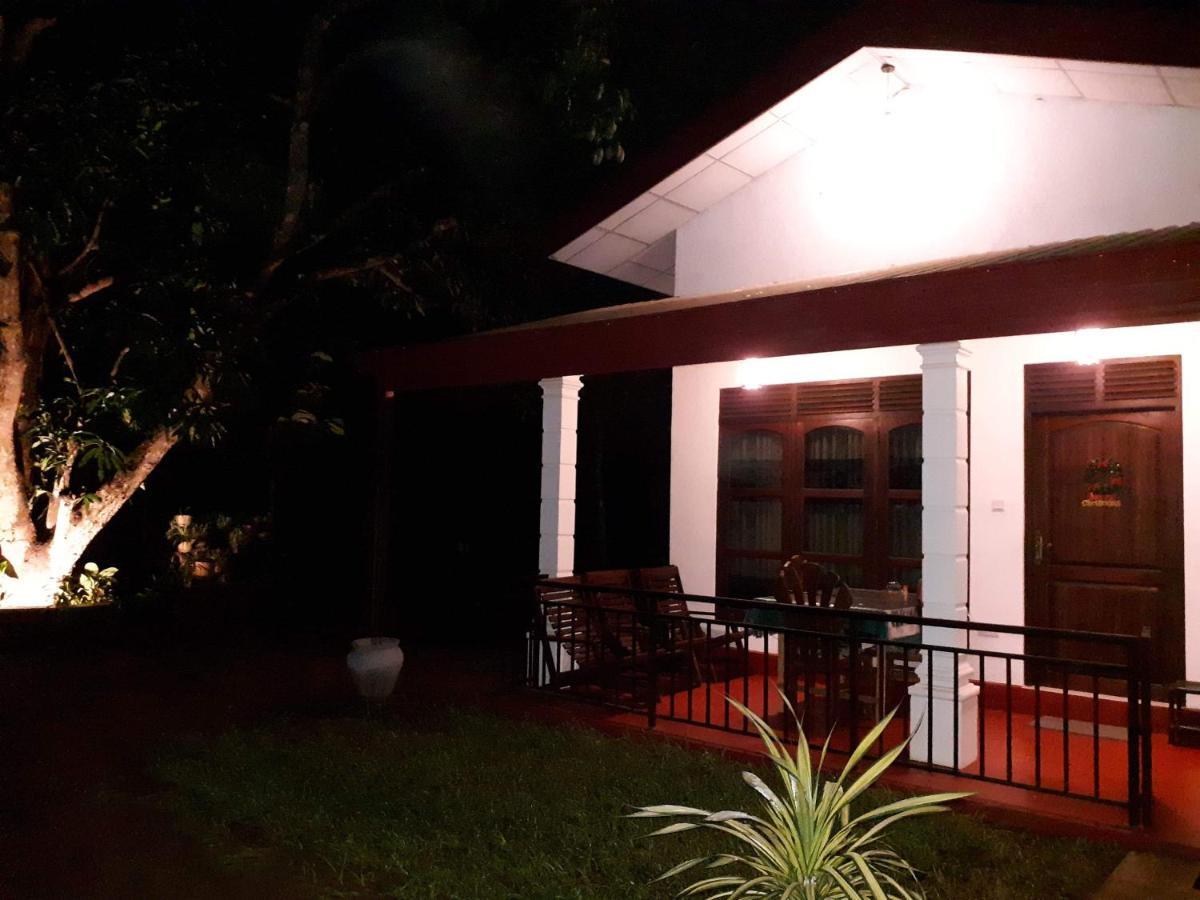 Sigiri Hibiscus Villa Сигирия Экстерьер фото