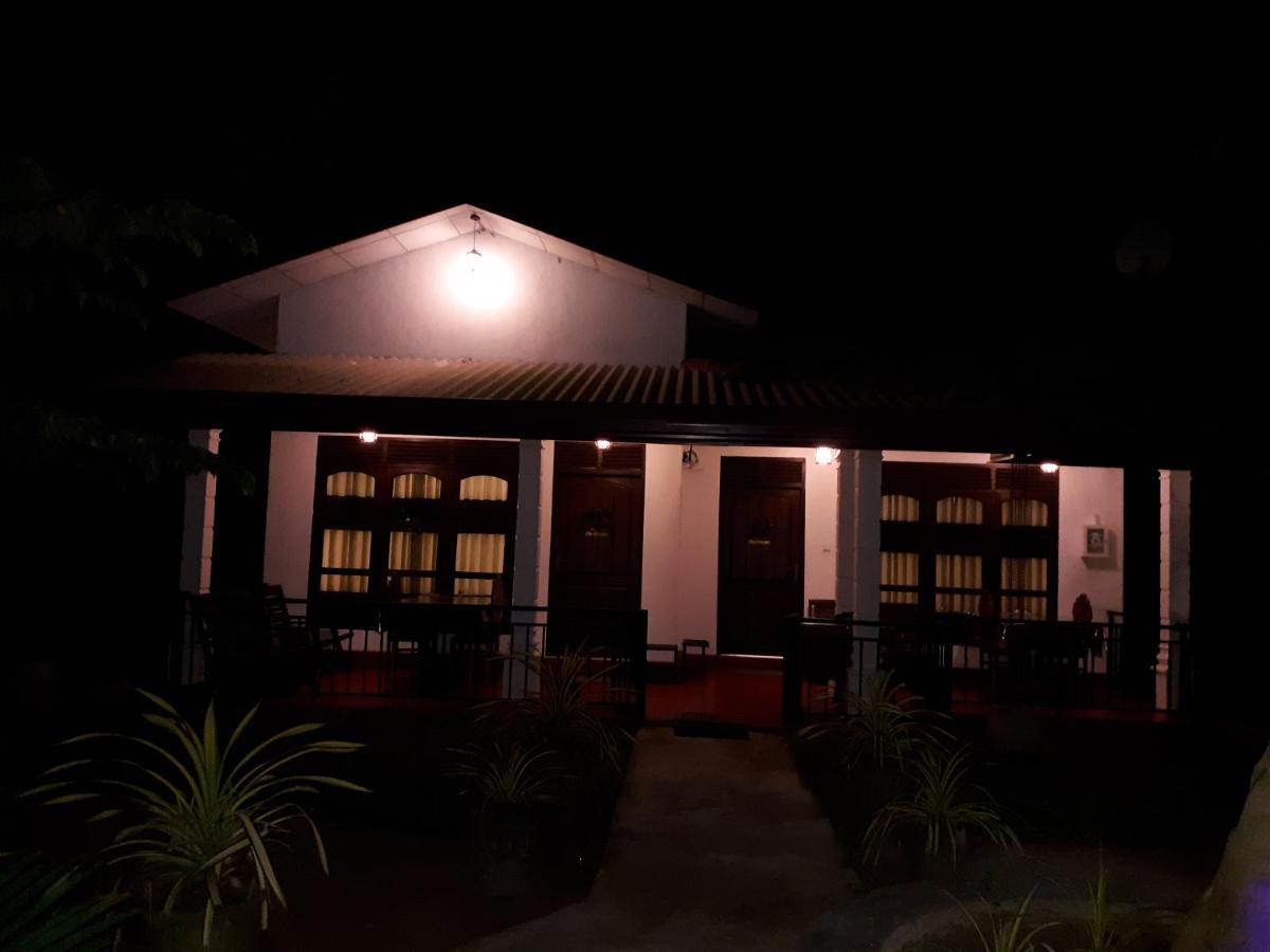 Sigiri Hibiscus Villa Сигирия Экстерьер фото